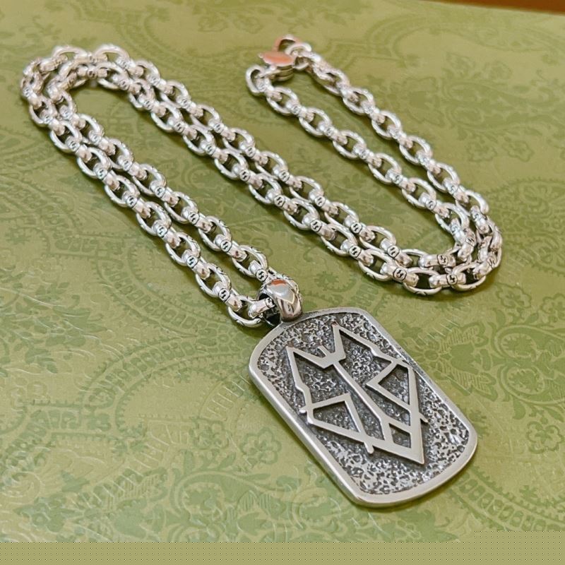 G*u*i necklaces